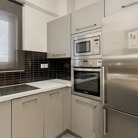 Comfy 2 Bedroom With Balcony In * Athene