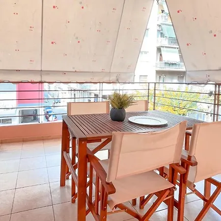 Comfy 2 Bedroom With Balcony In Apartment
