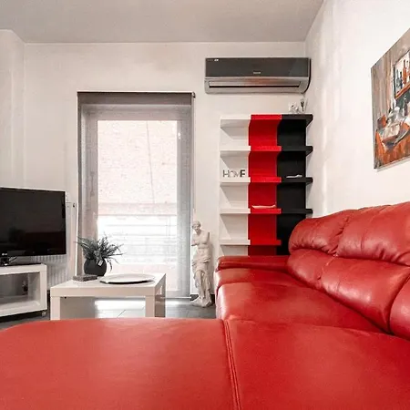 Comfy 2 Bedroom With Balcony In Apartment