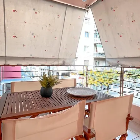 Comfy 2 Bedroom With Balcony In