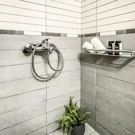 Apartment Comfy 2 Bedroom With Balcony In *