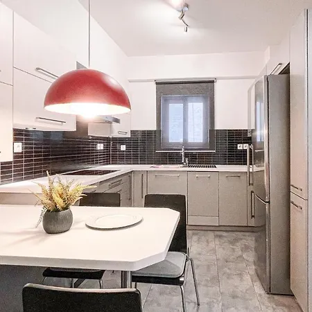 Apartment Comfy 2 Bedroom With Balcony In