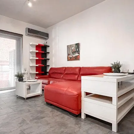 Comfy 2 Bedroom With Balcony In Athens