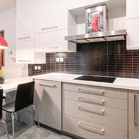 Apartment Comfy 2 Bedroom With Balcony In *