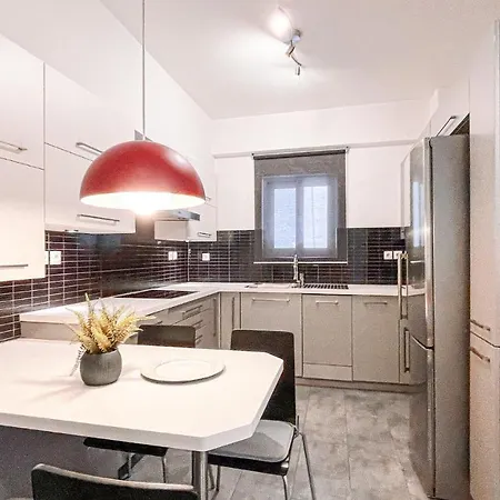 Apartment Comfy 2 Bedroom With Balcony In